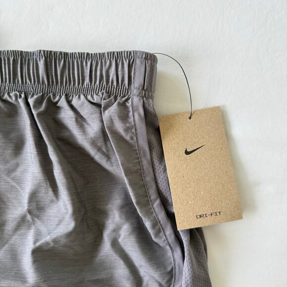 Nike Womens Dri-FIT Tempo Running Shorts in Gunsmoke Grey Size M NWT - Picture 4 of 5
